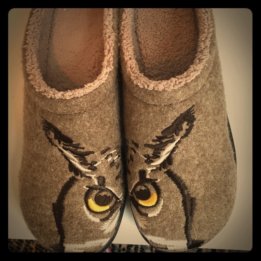 Women’s slippers size 10